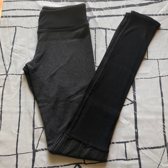 Color-blocked leggings from Jala Clothing. - Picture 2 of 7